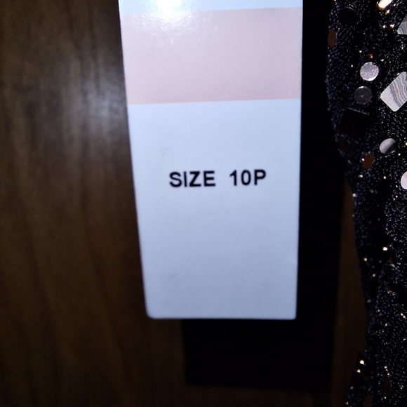 RM Richard Elegant Black and Gold Sleeveless Evening Dress In A 10P. NWT - Picture 3 of 10